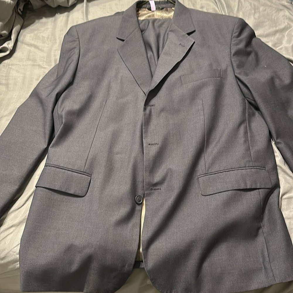 Freshly dry cleaned Fellini suit 46r gray
